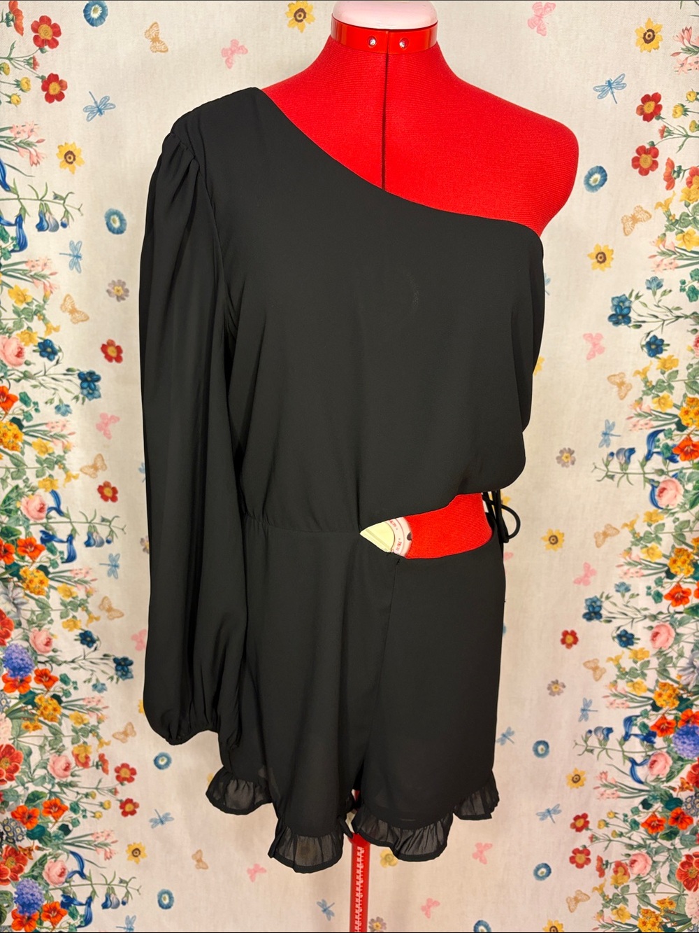 Lulu's -NWT One-Shoulder Long Sleeve Romper w/ Waist Cut-Out Size Extra Large